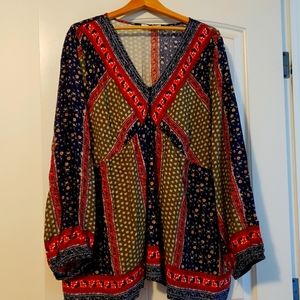4XL boho swing tunic with patch style and puff sleeves. Low v neck.